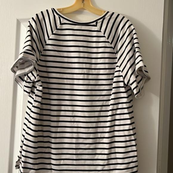 Old Navy casual business black and white short sleeve top in size L - Picture 3 of 3